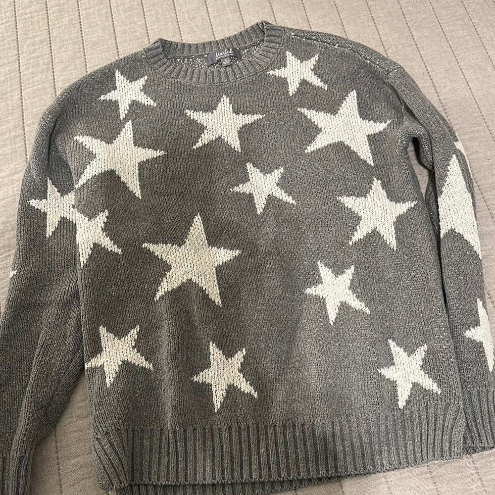 Grey and white star sweater size medium